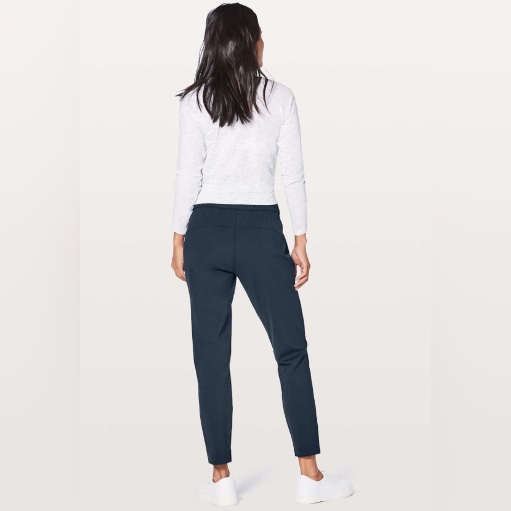 LULU🍋 On The Fly Pants - Picture 4 of 8